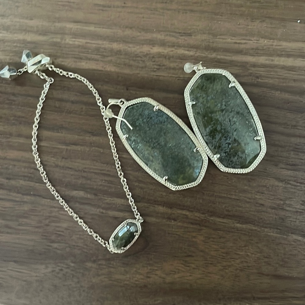 Kendra Scott necklace and bracelets set